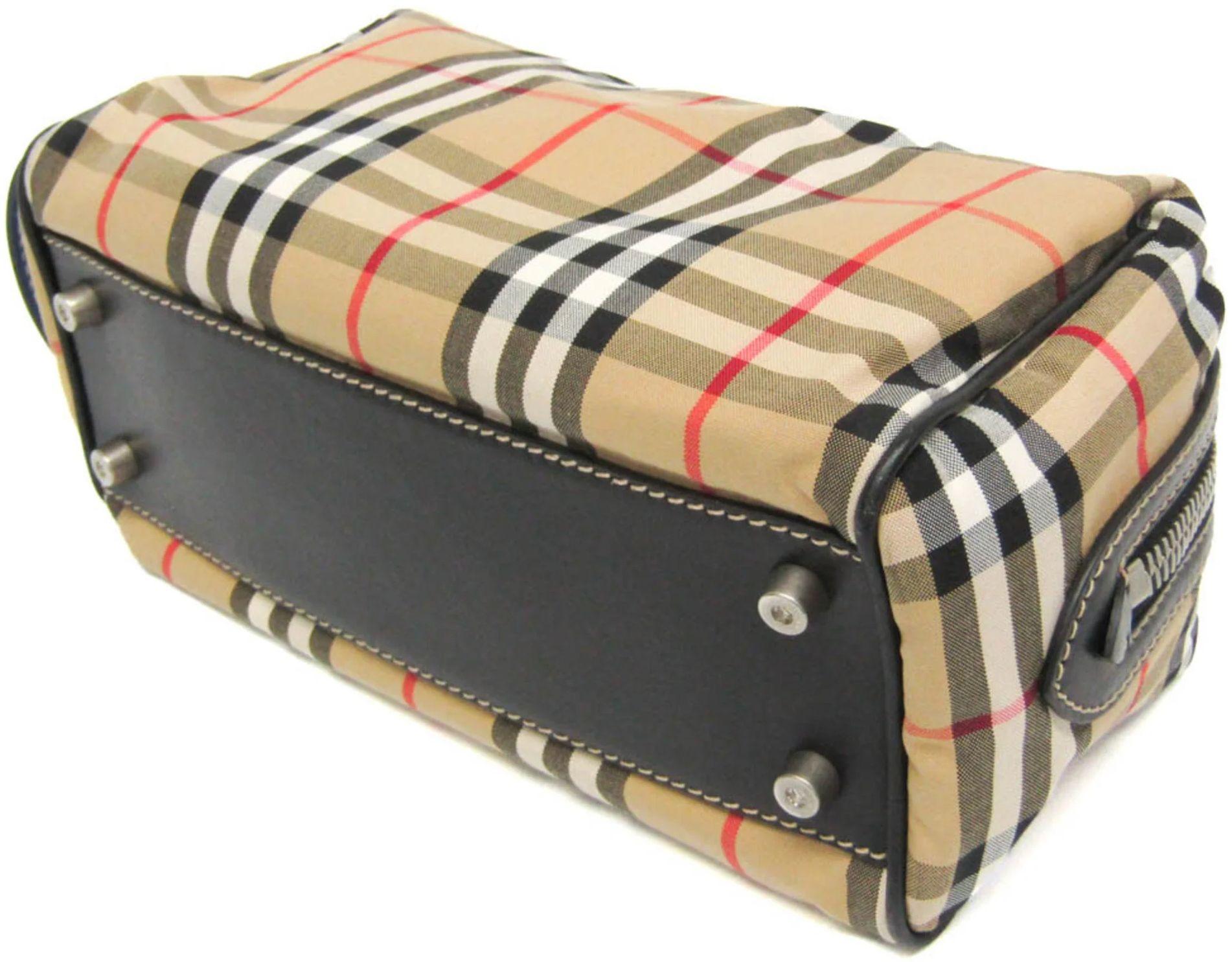 Refurbished Burberry Leather Nylon Canvas Clutch Bag Pouch - Reebelo Nederland