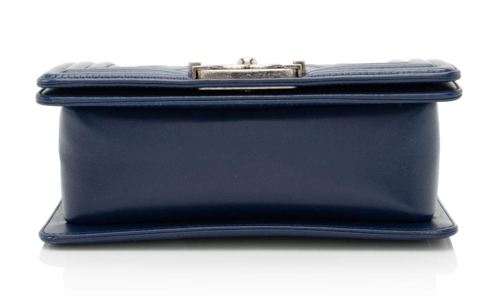Refurbished Chanel Lambskin Small Boy Bag - Reebelo Nederland