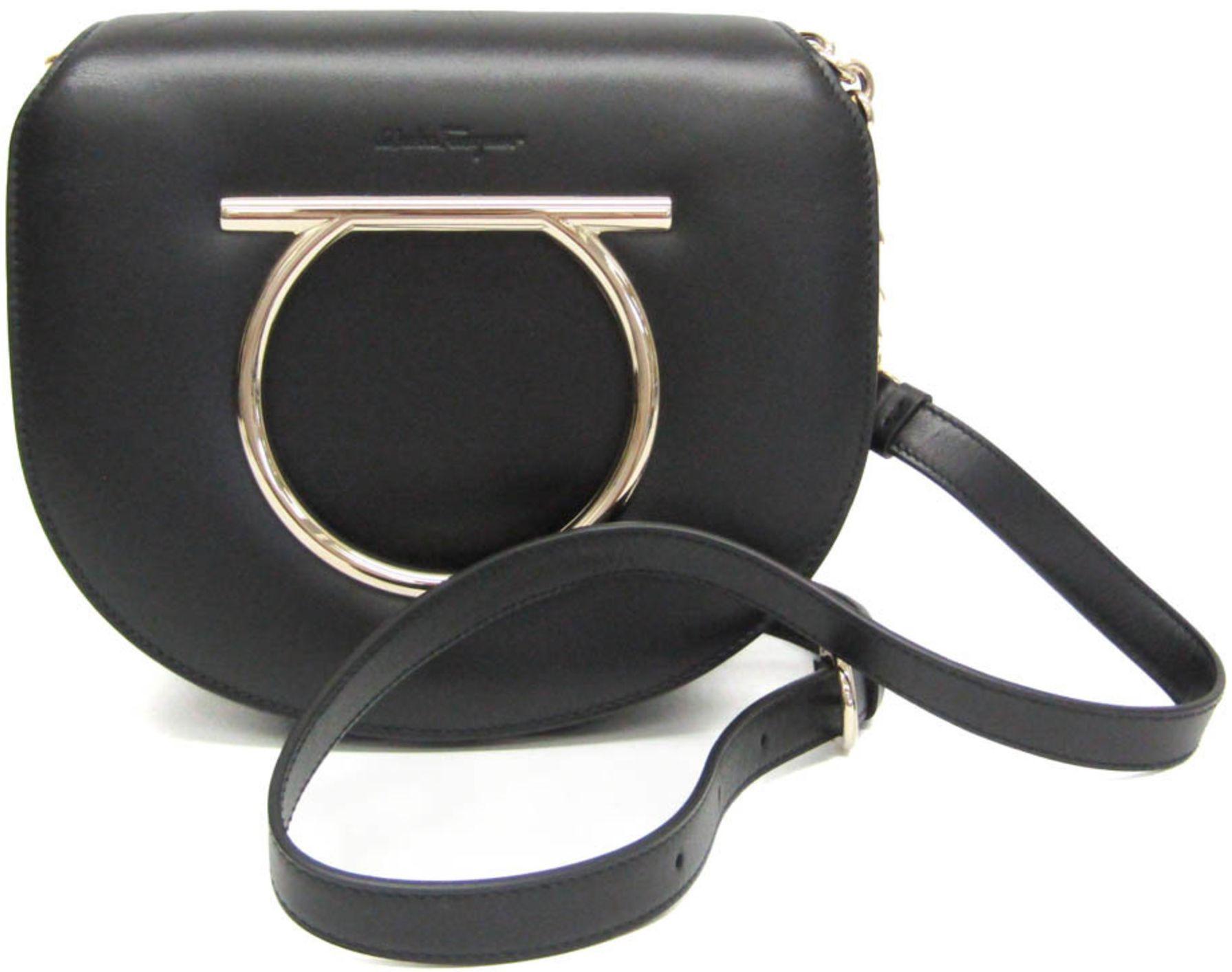 Refurbished Salvatore Ferragamo Gancini Leather Handbag Shoulder Bag - Reebelo Nederland