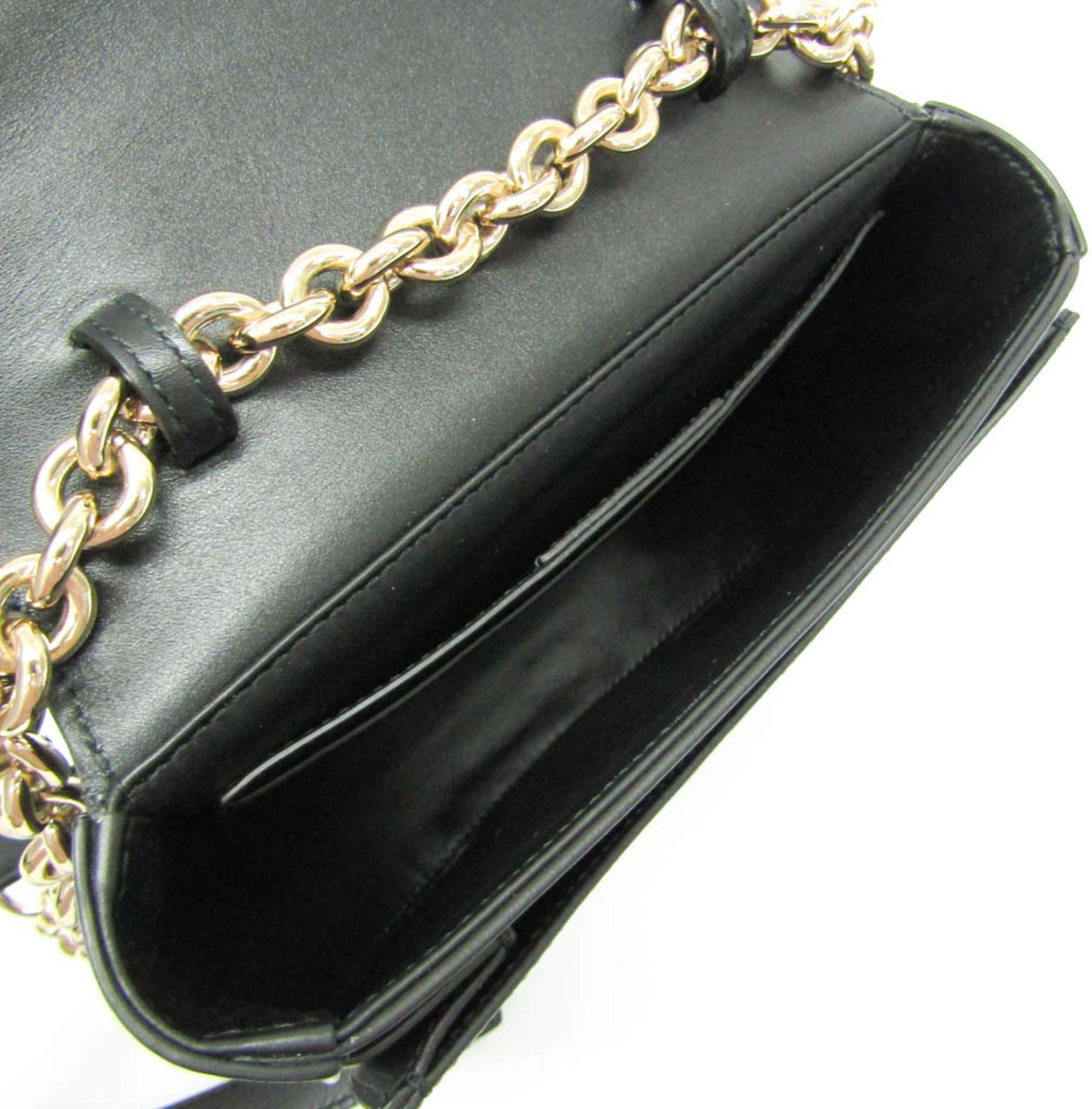 Refurbished Salvatore Ferragamo Gancini Leather Handbag Shoulder Bag - Reebelo Nederland