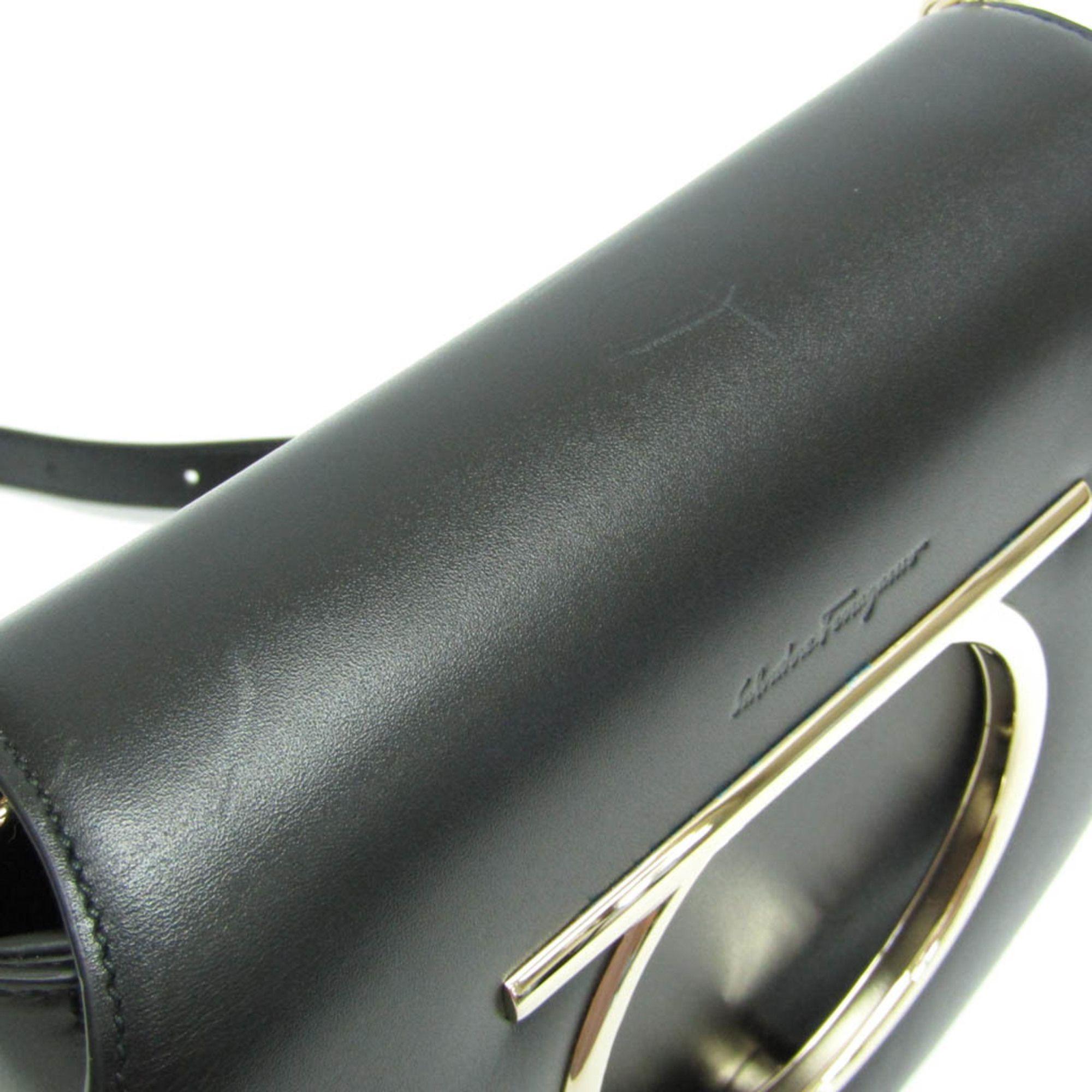 Refurbished Salvatore Ferragamo Gancini Leather Handbag Shoulder Bag - Reebelo Nederland