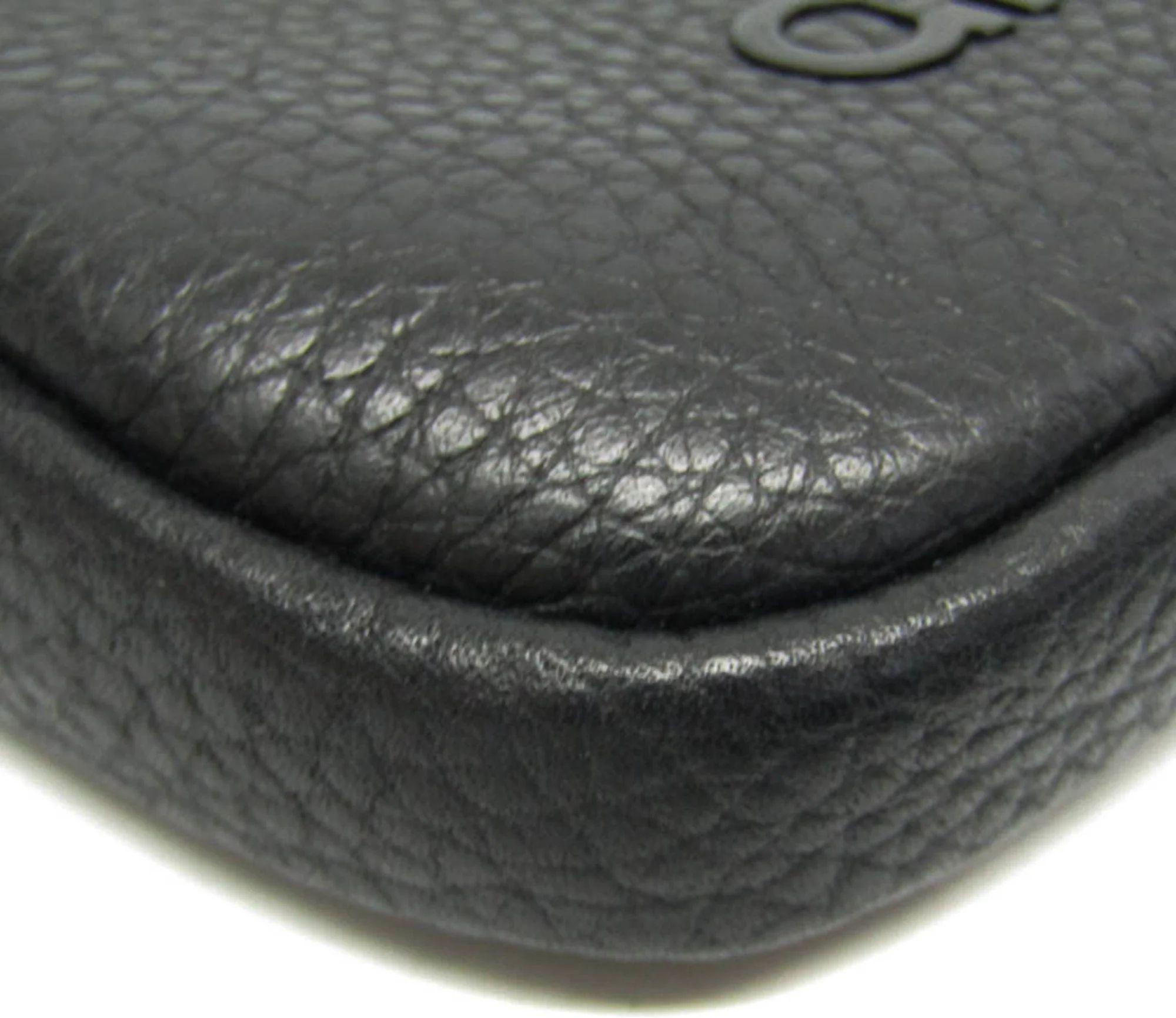 Refurbished Salvatore Ferragamo Leather Pouch - Reebelo Nederland